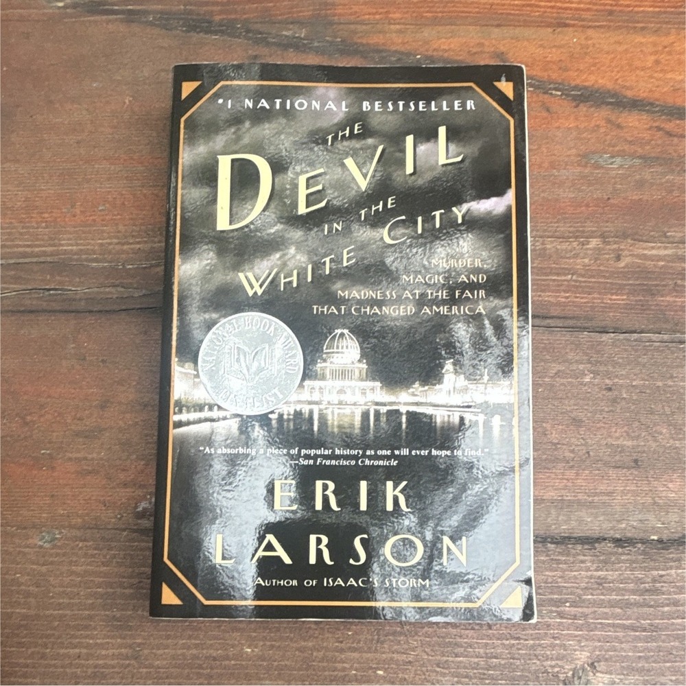 The Devil in the White City Erik Larson Paperback True Crime Nonfiction